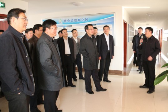 市发改委领导调研居家养�?服务项目建设