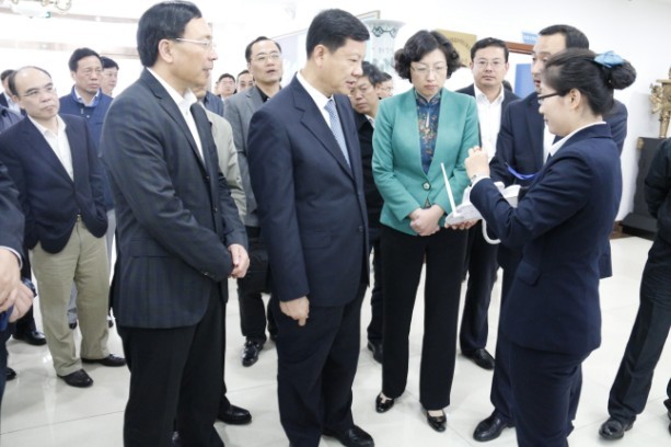 广州市委副书记�?市长陈建华带领政府�?察团�?��41人就“三旧�?改�?问题对我区进行�?察�