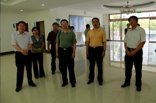 省检察院领导来中心检查指导工�?