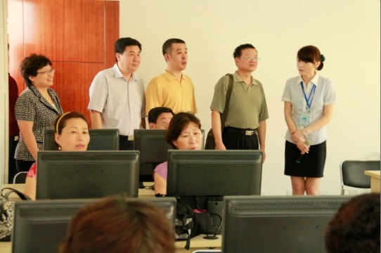 省检察院领导来中心检查指导工�?