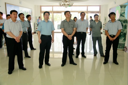 乳山市委考察团来中心调研