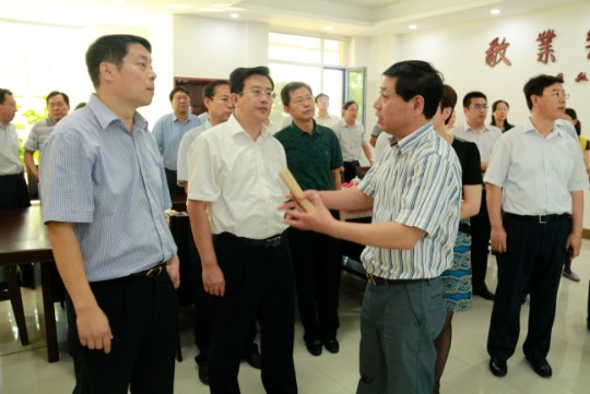 全市服务业综合改革工作观摩团来我中心调研