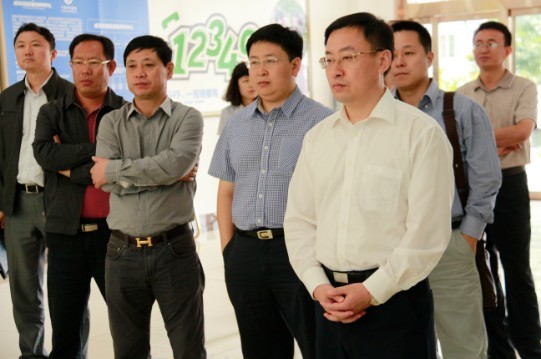 闈掑矝缁忔祹锟?锟斤拷锟?锟斤拷鍖虹濮斾細鍓富浠婚珮宓樺甫闃熶竴锟?0浜烘潵涓績瀛︿範骞冲彴鍏堣繘缁忛獙