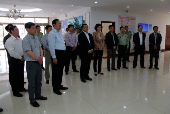 山东省委常委、政法委书记才利民莅临中心调研指�?