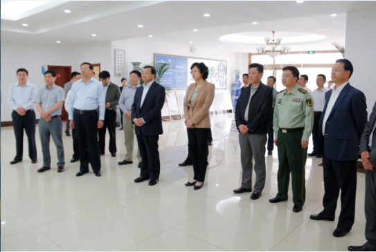 山东省委常委、政法委书记才利民莅临中心调研指�?