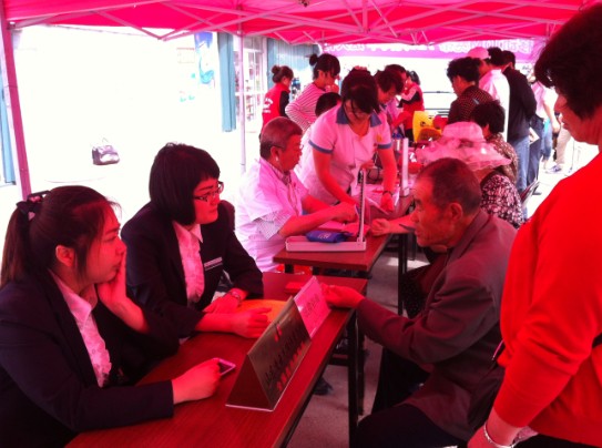 12349便民服务活动走进温泉�?