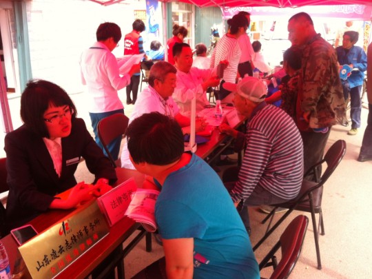 12349便民服务活动走进温泉�?