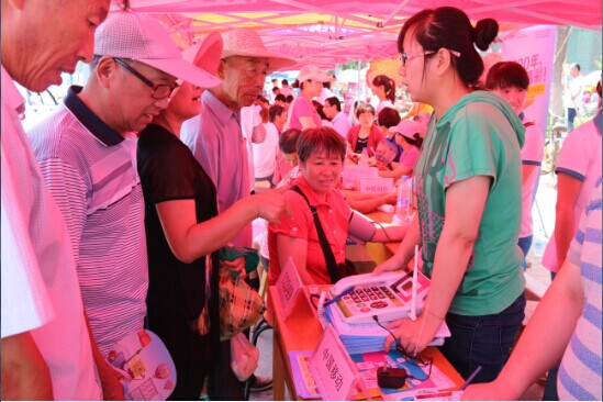 “创先争优展风采,志愿服务创文明�?-12349便民服务走进张村�?