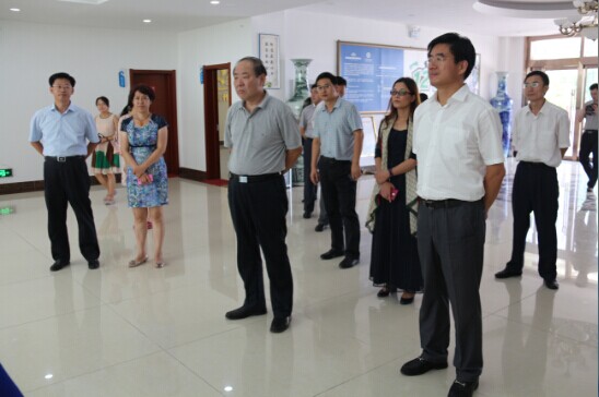 日照市�?察团来中心�?察学习文明城市创建工�?