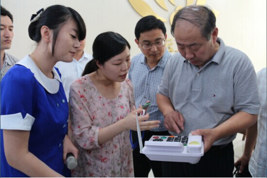 日照市�?察团来中心�?察学习文明城市创建工�?