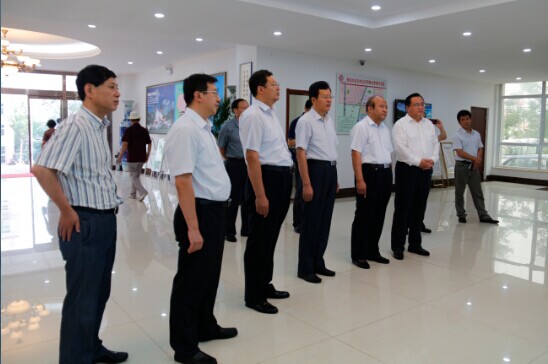 临沂市委书记张少军一行来我中心参�?